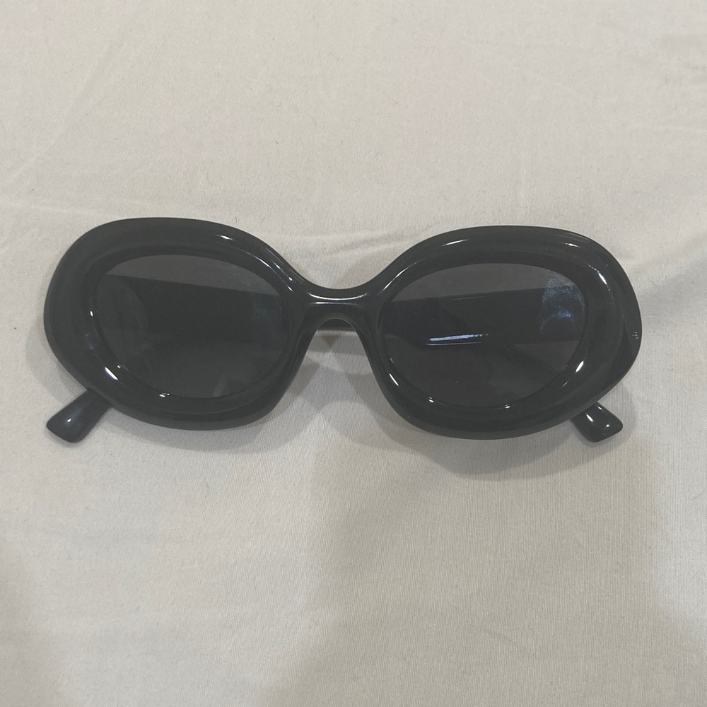 Women’s Black Oversized Oval Sunglasses - Picture 5 of 16